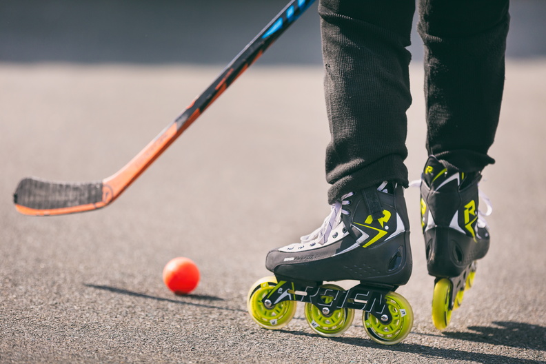 Powerslide Reign Hockey Anax Jr inline skate action